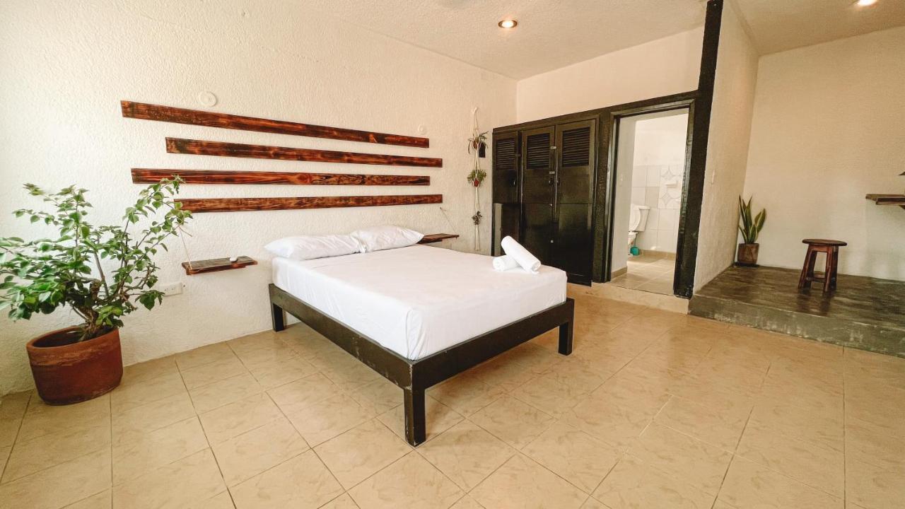 Hostel Oryx Valladolid Valladolid  Kültér fotó