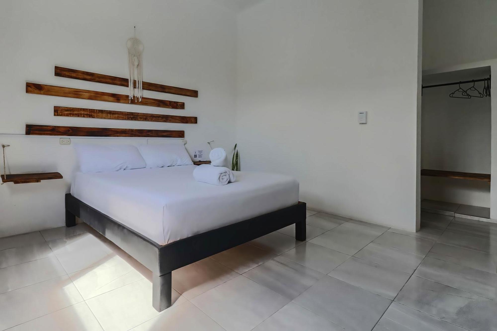 Hostel Oryx Valladolid Valladolid  Kültér fotó